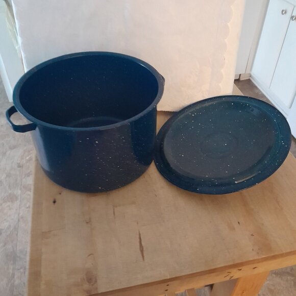 Blue Speckled Enamel Stock Pot with Lid - Picture 5 of 6